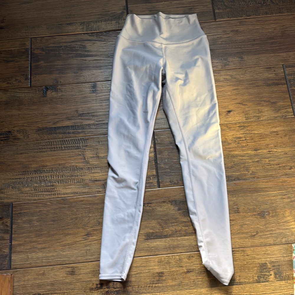 ALO LEGGINGS SIZE M